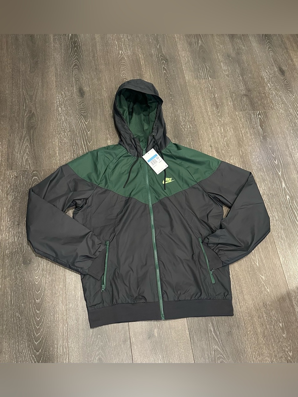 Nike Men's Hooded Windbreaker Jacket in Green and Black Size XLARGE